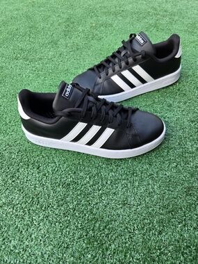 Adidas Grand Court 2.0 sneakers in a black and white